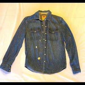 Levi’s denim long sleeve button down shirt